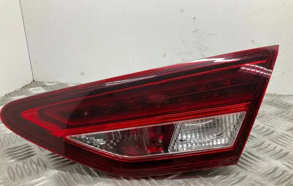 Tailgate rear/tail lights