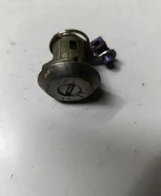 Suzuki Alto Front door lock (next to the handle) af51