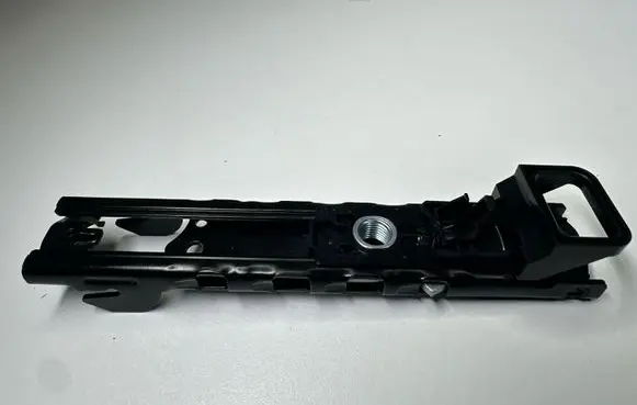 Audi Q3 F3 Seat belt adjustment rail 4M0857819A