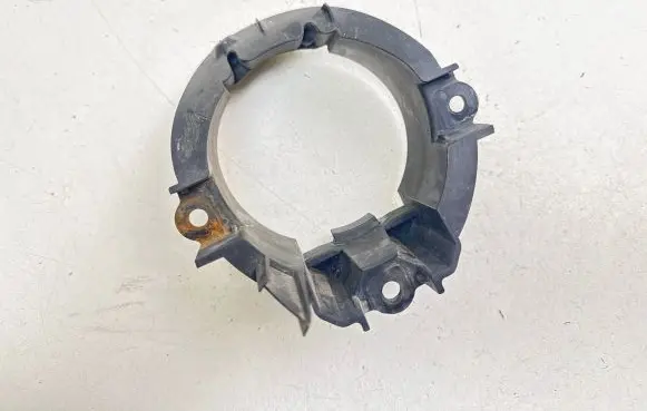 Toyota Avensis T270 Fog light bracket 5212705060