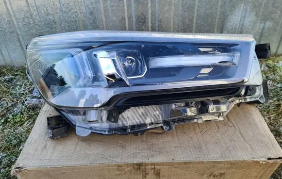 Toyota Hilux VIII Headlight/headlamp 81110HY121 1EJ923368040A