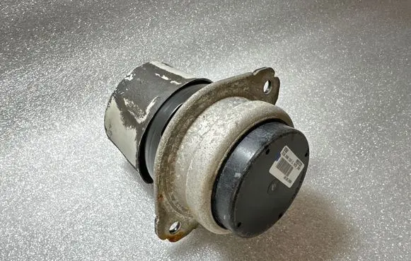 Engine mount bracket