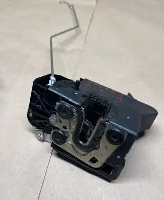 Dacia Duster II Rear door lock 