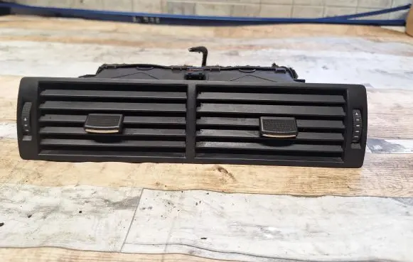 Audi A4 S4 B7 8E 8H Dash center air vent grill 8E0820951H