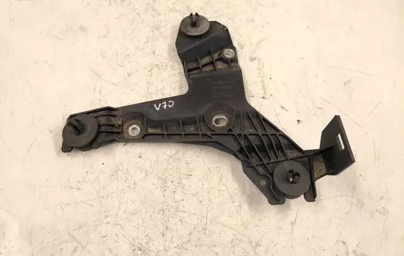 Volvo V70 Air filter cleaner box bracket assembly 30636575