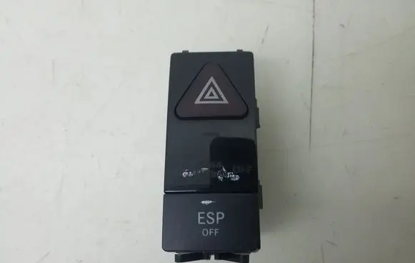Mercedes-Benz C W204 Hazard light switch A2048706858