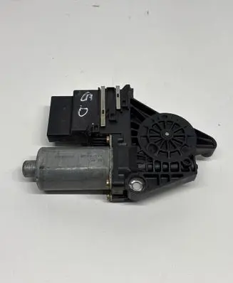 Skoda Octavia Mk1 (1U) Rear door window regulator motor 0130821732