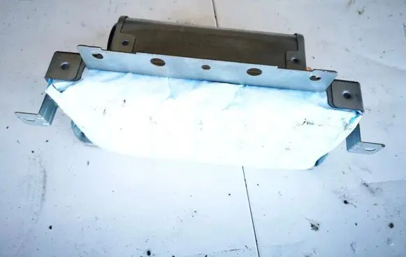 Hyundai Elantra Passenger airbag 845302d000 84530-2d000