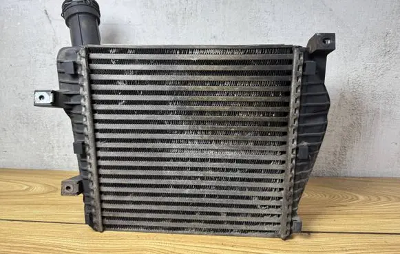 Audi Q7 4L Intercooler radiator E3705003 7L6145804