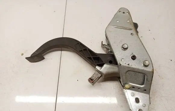 Opel Astra H Clutch pedal 28870