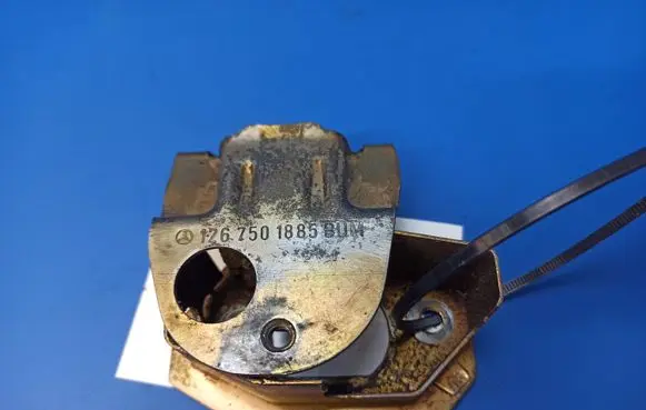 Mercedes-Benz S W126 Loading door lock loop/hook striker 1267501885