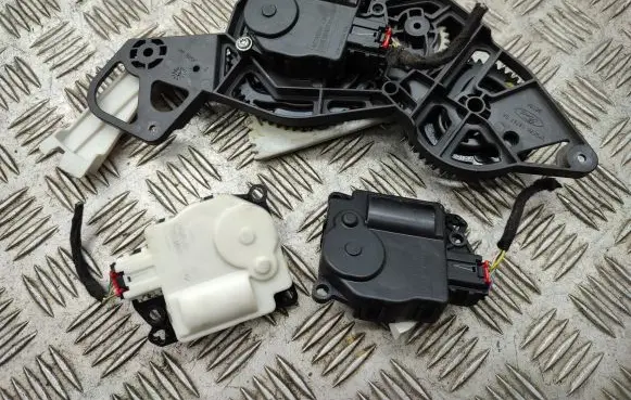 Ford B-MAX Air flap motor/actuator AV1119E616BB AV1119E616AB