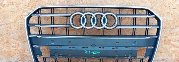 Audi A6 C7 Front bumper upper radiator grill 4G0853651BP
