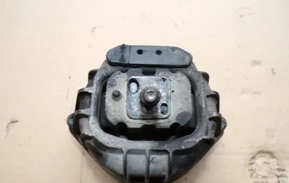 BMW 3 E90 E91 Engine mount vacuum valve 139811
