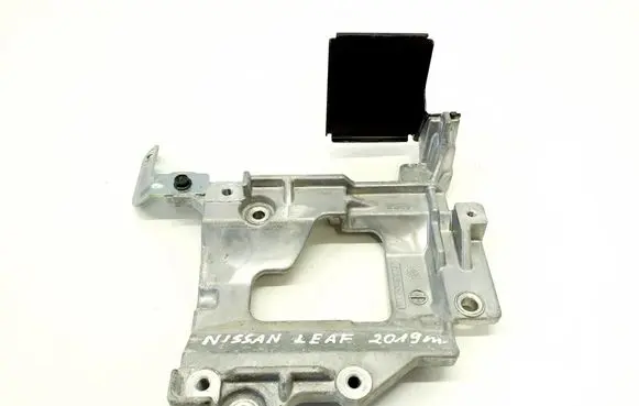Nissan Leaf II (ZE1) A/C compressor mount bracket 190504B124