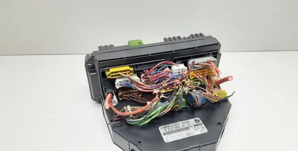 Mercedes-Benz C W204 Fuse module A2129003814 A2129015504 A2129020706