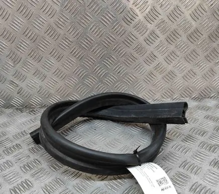 Porsche Macan (95B) Engine compartment rubber 95B823737