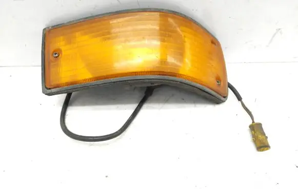 BMW 5 E28 Front indicator light 1366571