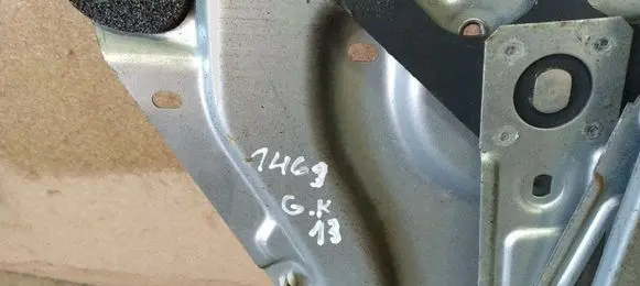 KIA Sportage Rear window lifting mechanism without motor