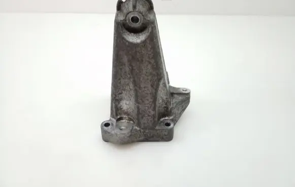 Mercedes-Benz C W204 Engine mounting bracket A2712231904