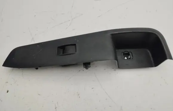 Citroen C-Crosser Electric window control switch 8608A182