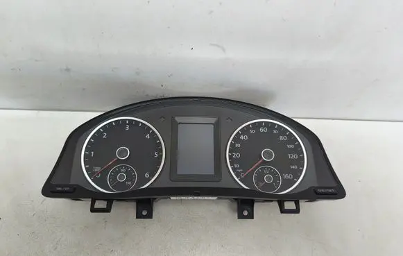Volkswagen Tiguan Speedometer (instrument cluster) 5N0920973A