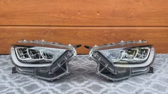 Toyota Yaris XP210 Headlights/headlamps set
