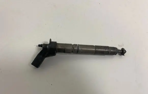 Mercedes-Benz C W203 Fuel injector A6420700587 04451150027 AB5DG8