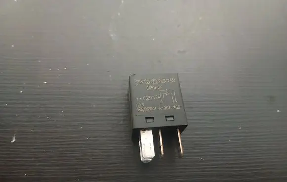 Volvo XC90 Other relay 8651661 032142A