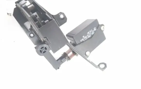 BMW 5 E39 Tailgate window lock/catch/latch 8238469