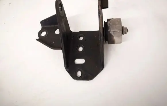 Toyota Avensis T250 Engine mounting bracket