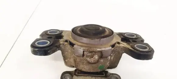 Volvo S80 Engine mount bracket