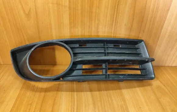 Volkswagen Touran I Front bumper lower grill 1T0853666A 13404