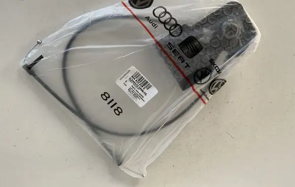 Engine bonnet/hood lock release cable