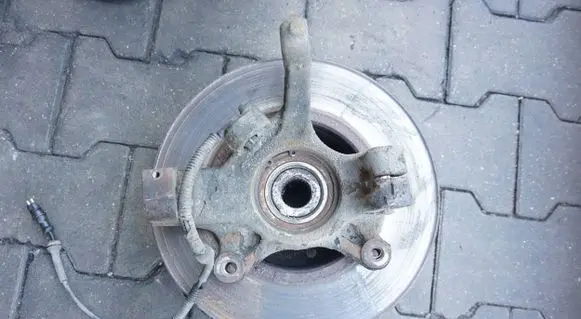 Opel Movano A Front wheel hub SKO71781