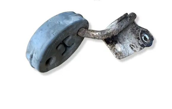 Volvo XC70 Muffler mount bracket/holder 