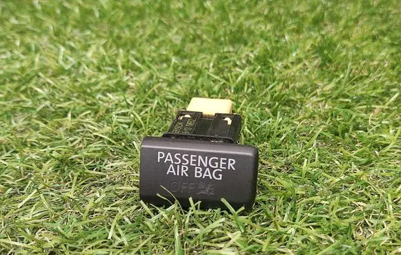 Volkswagen Touareg II Passenger airbag on/off switch 7P6919234