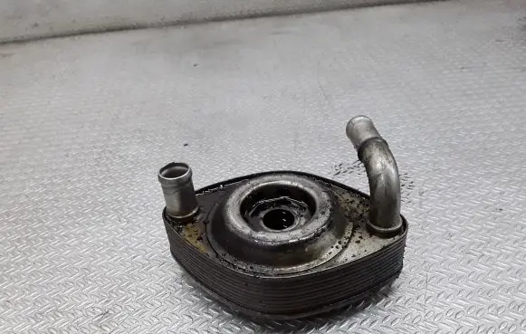 Mazda 5 Oil filter mounting bracket