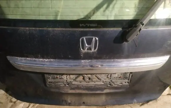 Honda FR-V Trunk door license plate light bar 