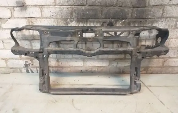 Volkswagen Golf IV Radiator support slam panel