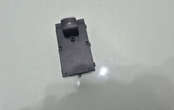 Alfa Romeo Giulia Electric window control switch 01561092280