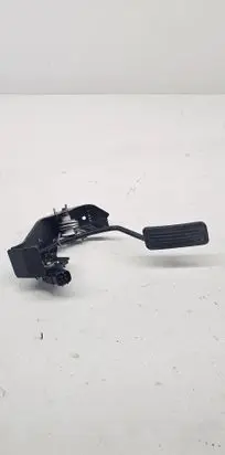 Accelerator throttle pedal