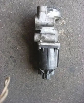 Opel Astra J EGR valve K5T70380