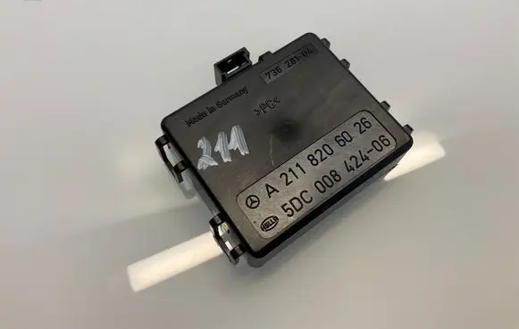 Mercedes-Benz E W211 Rain sensor A2118206026 73628104 5DC00842406