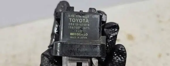 Toyota RAV 4 (XA20) Glow plug pre-heat relay 2861067010 1567000671