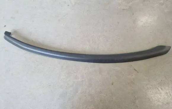 Rear fender molding trim