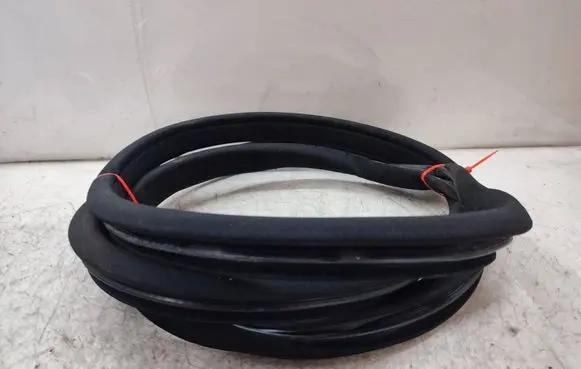 Mercedes-Benz C W204 Rear door rubber seal (on body) A2046970151