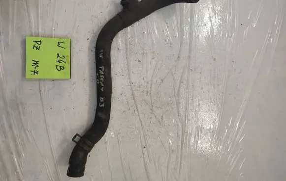 Volkswagen PASSAT B3 Engine coolant pipe/hose 213461165