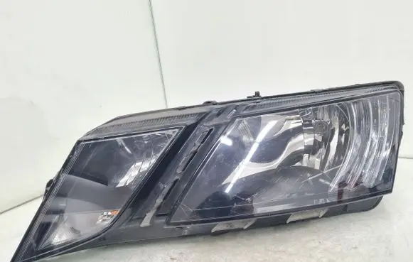 Skoda Octavia Mk3 (5E) Headlight/headlamp 5E2941015C 030110460100 7PP941597CA