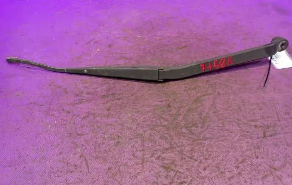 Mitsubishi Outlander Front wiper blade arm